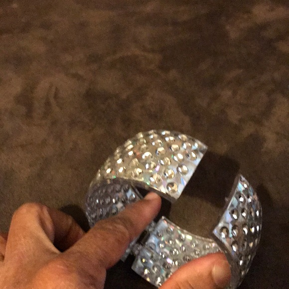 Jewelry - Picture 2 of 3